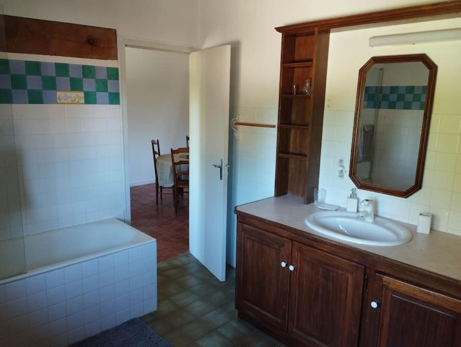 Appartement Dans Village Calme A 5 Min Des Lacs Mathaux Exterior foto